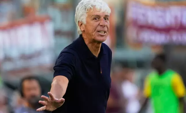 Roma's head coach Gian Piero Gasperini gestures during the Serie A soccer match between Roma and Verona at the Olympic Stadium, in Rome, Sunday, Sept. 28, 2025. (AP Photo/Gregorio Borgia)