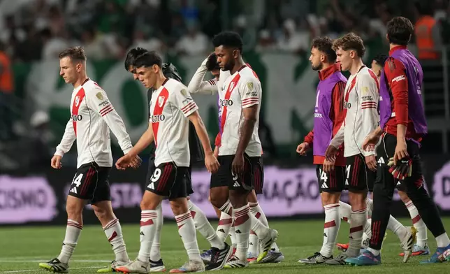 Players of Argentina's River Plate leave the field after losing 3-1 against Brazil's Palmeiras at the end of a Copa Libertadores quarterfinal second leg soccer match at Allianz Parque stadium in Sao Paulo, Wednesday, Sept. 24, 2025. (AP Photo/Andre Penner)