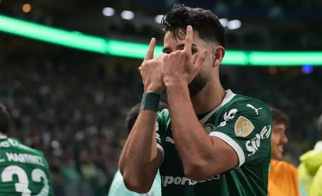 Jose Manuel Lopez of Brazil's Palmeiras celebrates after scoring a penalty goal against Argentina's River Plate during a Copa Libertadores quarterfinal second leg soccer match at Allianz Parque stadium in Sao Paulo, Wednesday, Sept. 24, 2025. (AP Photo/Andre Penner)