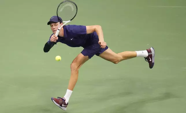 Jannik Sinner, of Italy, returns a shot to Felix Auger-Aliassime, of Canada, during the men's singles semifinals of the U.S. Open tennis championships, Friday, Sept. 5, 2025, in New York. (AP Photo/Kirsty Wigglesworth)