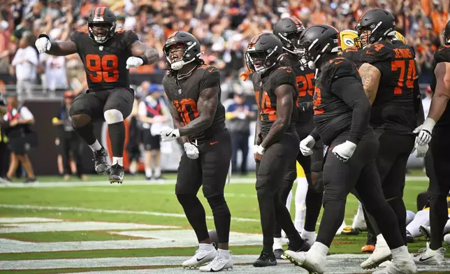 Celeveland Browns' Quinshon Judkins reacts after running for a touchdown during the second half of an NFL football game against the Green Bay Packers Sunday, Sept. 21, 2025, in Cleveland. (AP Photo/David Richard)