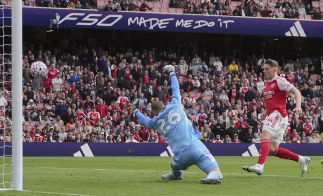 Arsenal's Viktor Gyokeres scores during the Premier League soccer match between Arsenal and Nottingham Forest in London, Saturday, Sept. 13, 2025. (AP Photo/Kin Cheung)