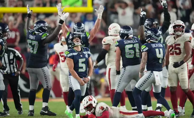 Seattle Seahawks kicker Jason Myers (5) celebrates after making a 52-yard field goal as time expires during the second half of an NFL football game Thursday, Sept. 25, 2025, in Glendale, Ariz. (AP Photo/Ross D. Franklin)