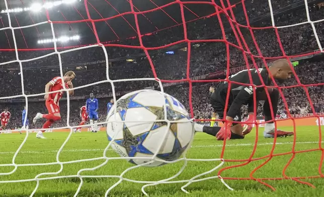 Bayern's Harry Kane, left, celebrates after scoring his side's second goal during the Champions League opening phase soccer match between FC Bayern Munich and Chelsea at the Allianz Arena in Munich, Germany, Wednesday, Sept. 17, 2025. (AP Photo/Martin Meissner)