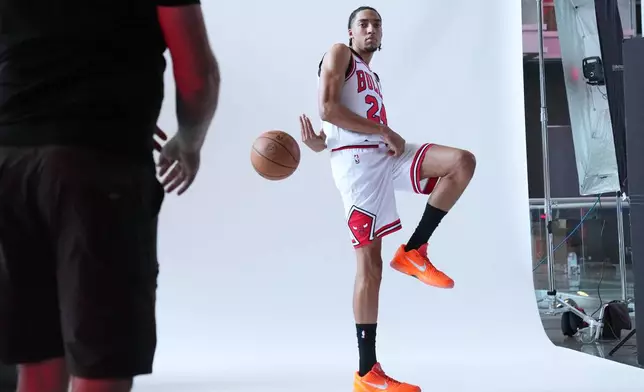 Chicago Bulls' Noa Essengue, of France, poses for photographers during the NBA basketball team's media day in Chicago, Monday, Sept. 29, 2025. (AP Photo/Nam Y. Huh)