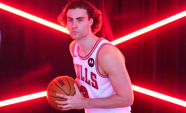 Chicago Bulls' Josh Giddey poses for photographers during the NBA basketball team's media day in Chicago, Monday, Sept. 29, 2025. (AP Photo/Nam Y. Huh)