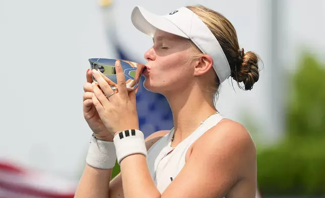 Jeline Vandromme, of Belgium, kisses the championship trophy after defeating Lea Nilsson, of Sweden, during the junior girls' singles final of the U.S. Open tennis championships, Saturday, Sept. 6, 2025, in New York. (AP Photo/Yuki Iwamura)