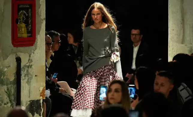 A model wears a creation part of the N21 women's Spring-Summer 2026 collection, that was presented in Milan, Italy, Wednesday, Sept. 24, 2025. (AP Photo/Luca Bruno).