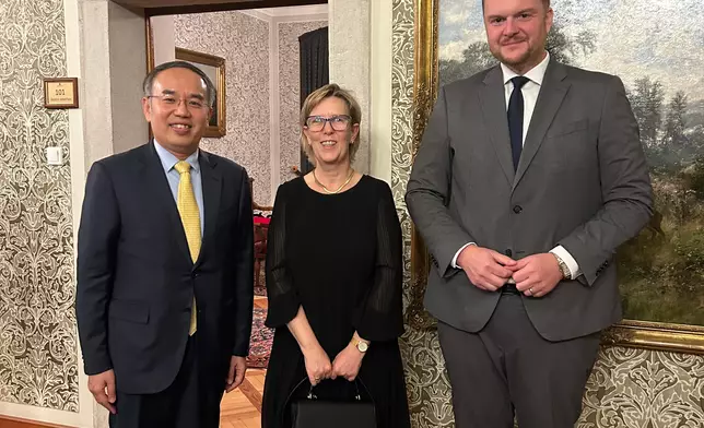 SFST discusses with Slovenian Deputy Prime Minister early commencement of CDTA negotiations Source: HKSAR Government Press Releases