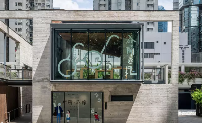 Oil Street Art Space stages "Eying East, Wondering West - Square Word Calligraphy Classroom on the Move" exhibition featuring world-renowned artist Xu Bing  Source: HKSAR Government Press Releases