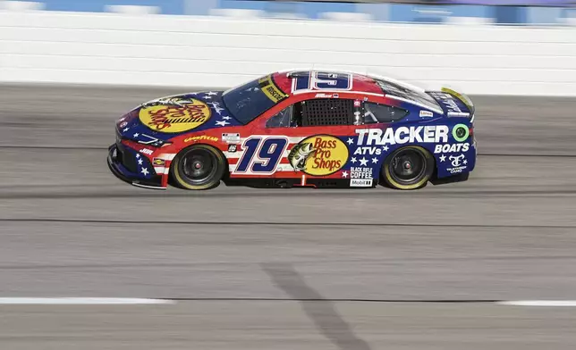 Chase Briscoe steers through Turn 2 during a NASCAR Cup Series auto race at Darlington Raceway, Sunday, Aug. 31, 2025, in Darlington, S.C. (AP Photo/Matt Kelley)