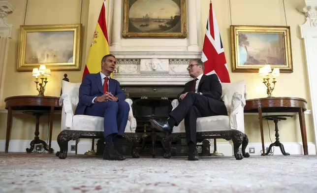 British Prime Minister Keir Starmer, right, and Spanish Prime Minister Pedro Sanchez, hold a meeting inside 10 Downing Street, in London, Wednesday, Sept. 3, 2025. (Toby Melville, Pool Photo via AP)