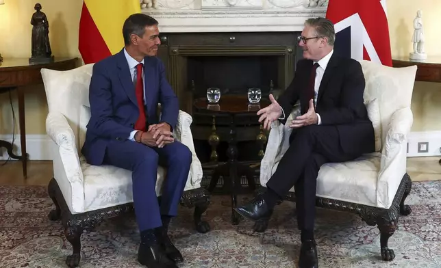 British Prime Minister Keir Starmer, right, and Spanish Prime Minister Pedro Sanchez, hold a meeting inside 10 Downing Street, in London, Wednesday, Sept. 3, 2025. (Toby Melville, Pool Photo via AP)