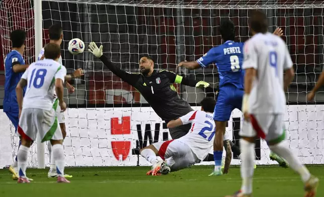 Israel's Dor Peretz scores a goal past Italy's Gianluigi Donnarumma during a Group I, World Cup qualifier soccer match between Israel and Italy at the Nagyerdei Stadium in Debrecen, Hungary, Monday, Sept. 8, 2025. (AP Photo/Denes Erdos)
