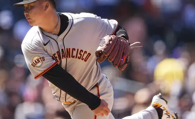 San Francisco Giants starting pitcher Kai-Wei Teng works against the Colorado Rockies in the second inning of a baseball game Monday, Sept. 1, 2025, in Denver. (AP Photo/David Zalubowski)