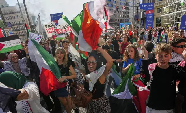 Protesters block the road in an attempt to disrupt the twenty-first stage of the Spanish cycling race La Vuelta, from Alalpardo to Madrid, Spain, Sunday, Sept. 14, 2025. (AP Photo/Manu Fernández)
