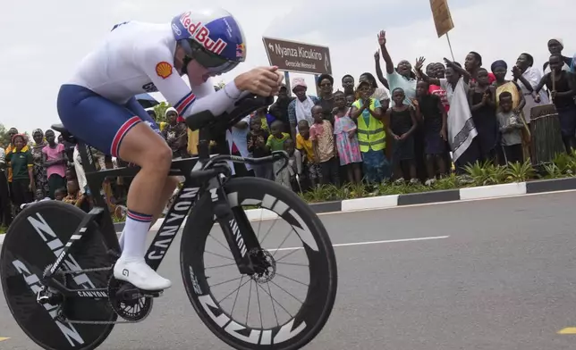 Britain's Zoe Backstedt is cheered by spectators as she competes in the women's Under 23 individual time trial event, at the road cycling World Championships in Kigali, Rwanda, Monday, Sept. 22, 2025. (AP Photo/Jerome Delay)