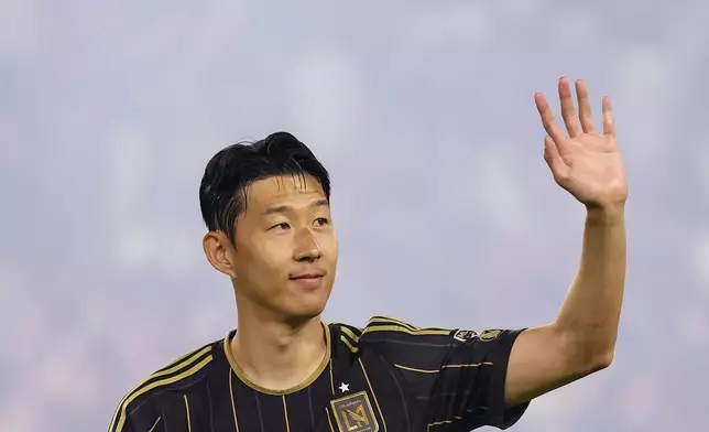 Los Angeles FC forward Son Heung-Min waves to the crowd before an MLS soccer match against San Diego FC, Sunday, Aug. 31, 2025, in Los Angeles, Calif. (AP Photo/Eric Thayer)