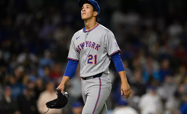 New York Mets starting pitcher Jonah Tong leaves the game during the third inning of a baseball game against the Chicago Cubs, Wednesday, Sept. 24, 2025, in Chicago. (AP Photo/Paul Beaty)