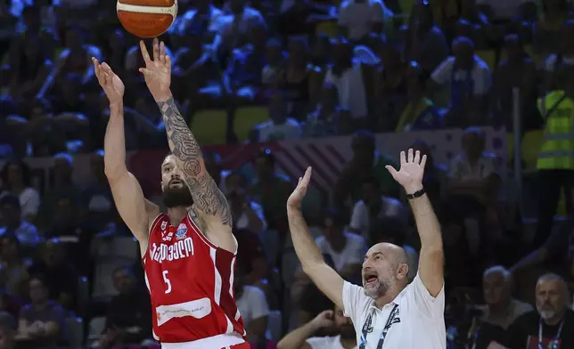 Bosnia's coach Aziz Bekir, right, reacts as Georgia's Kakhaber Jintcharadze shots during the Eurobasket, European Basketball Championship Group C match between Bosnia and Georgia at Spyros Kyprianou Arena, in Limassol, Cyprus, Thursday, Sept. 4, 2025. (AP Photo/Sakis Savvides)