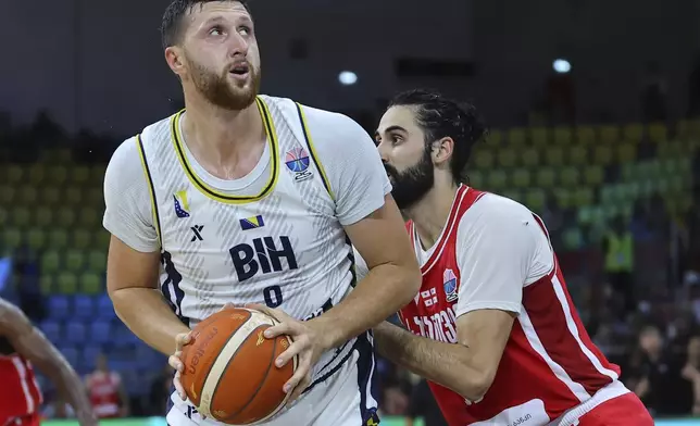 Bosnia's Jusuf Nurkic goes to score as Georgia's Goga Bitadze defends during the Eurobasket, European Basketball Championship Group C match between Bosnia and Georgia at Spyros Kyprianou Arena, in Limassol, Cyprus, Thursday, Sept. 4, 2025. (AP Photo/Sakis Savvides)