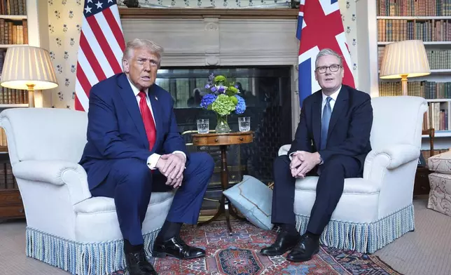 President Donald Trump meets Britain's Prime Minister Keir Starmer at Chequers near Aylesbury, England, Thursday, Sept. 18, 2025. (AP Photo/Evan Vucci)