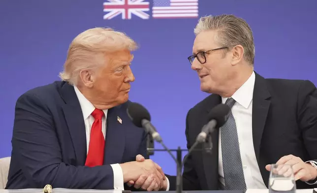 President Donald Trump and Britain's Prime Minister Keir Starmer shake hands during a business roundtable at Chequers near Aylesbury, England, Thursday, Sept. 18, 2025. (AP Photo/Evan Vucci)