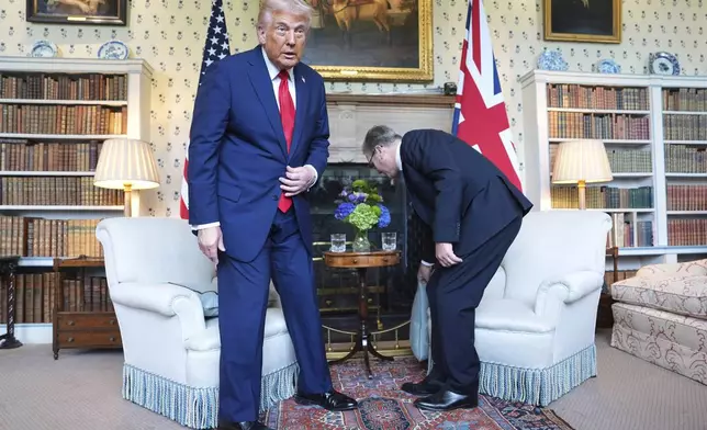 President Donald Trump meets Britain's Prime Minister Keir Starmer at Chequers near Aylesbury, England, Thursday, Sept. 18, 2025. (AP Photo/Evan Vucci)
