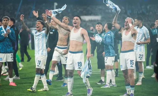 Players of Argentina's Racing Club celebrate at the end of a Copa Libertadores quarterfinal second leg soccer match against Argentina's Velez Sarsfield at Presidente Peron stadium in Avellaneda, Argentina, Tuesday, Sept. 23, 2025. (AP Photo/Gustavo Garello)