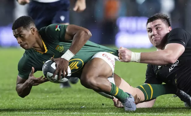 South Africa halfback Grant Williams is tackled by the All Blacks Simon Parker, right, during the rugby international between South Africa and New Zealand at Eden Park in Auckland, New Zealand, Saturday, Sept. 6, 2025. (Brett Phibbs/Photosport via AP)