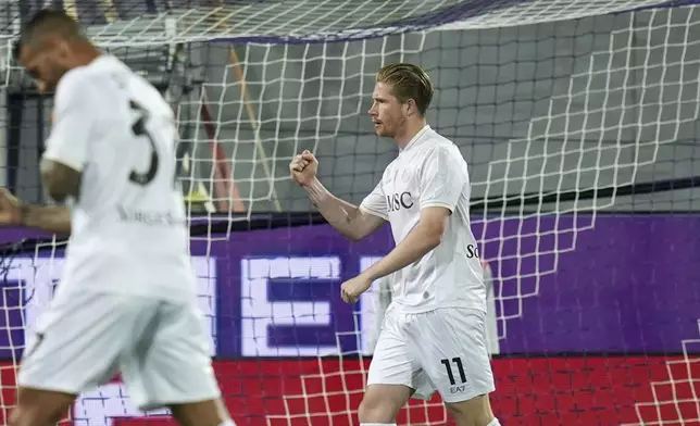 Napoli's Kevin De Bruyne celebrates after scoring during the Serie A soccer match between Fiorentina and Napoli at the Artemio Franchi Stadium in Florence, Italy, Saturday, Sept. 13, 2025. (Massimo Paolone/LaPresse via AP)