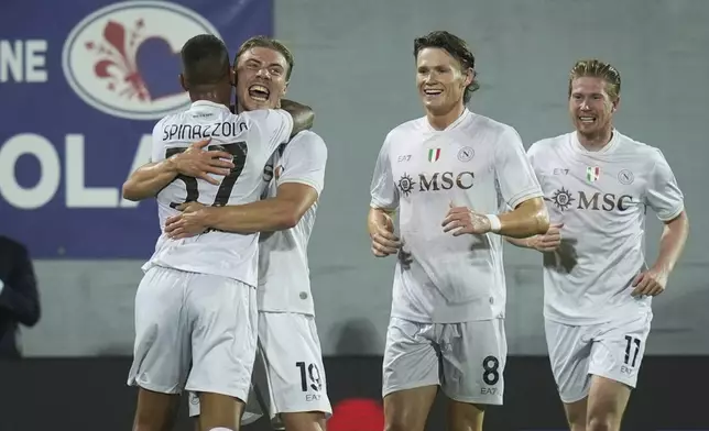 Napoli's Rasmus Hojlund celebrates after scoring during the Serie A soccer match between Fiorentina and Napoli at the Artemio Franchi Stadium in Florence, Italy, Saturday, Sept. 13, 2025. (Massimo Paolone/LaPresse via AP)