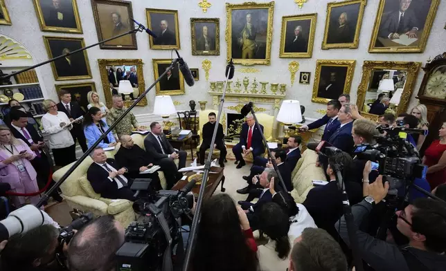 U.S. President Donald Trump speaks with Ukraine's President Volodymyr Zelenskyy in the Oval Office of the White House in Washington, Aug. 18, 2025. (AP Photo/Julia Demaree Nikhinson)