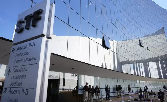 Police stand outside the Supreme Court during the verdict and sentencing phase of a trial for those charged in an alleged coup plot to keep Brazil's former President Jair Bolsonaro in office after his 2022 election defeat, in Brasilia, Brazil, Wednesday, Sept. 3, 2025. (AP Photo/Eraldo Peres)