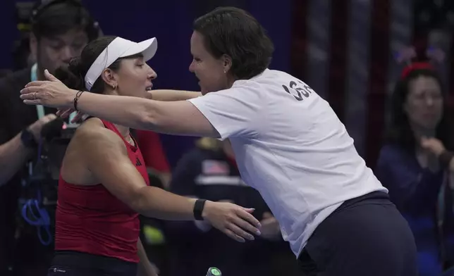 Jessica Pegula, of the United States celebrates with her team captain Lindsay Davenport after winning in the Billie Jean King Cup semifinals tennis match against defeating Katie Boulter, of Britain, at the Shenzhen Bay Sports Center Arena, in Shenzhen, China's Guangdong province, Saturday, Sept. 20, 2025. (AP Photo/Andy Wong)