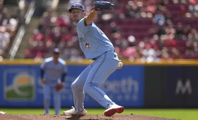 Toronto Blue Jays' Chris Bassitt delivers a pitch in the first inning of a baseball game against the Cincinnati Reds, Monday, Sept. 1, 2025, in Cincinnati. (AP Photo/Kareem Elgazzar)