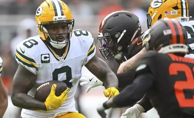 Green Bay Packers' Josh Jacobs runs during the second half of an NFL football game against the Cleveland Browns Sunday, Sept. 21, 2025, in Cleveland. (AP Photo/David Richard)