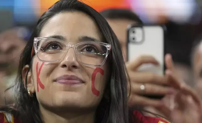 A Kansas City Chiefs fans watches during warm ups before an NFL football game between the Kansas City Chiefs and the Los Angeles Chargers, Friday, Sept. 5, 2025, in Sao Paulo. (AP Photo/Fernando Llano)
