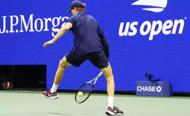 Jannik Sinner, of Italy, returns a shot to Felix Auger-Aliassime, of Canada, during the men's singles semifinals of the U.S. Open tennis championships, Friday, Sept. 5, 2025, in New York. (AP Photo/Yuki Iwamura)