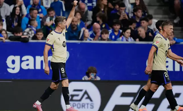 Barcelona's Robert Lewandowski celebrates his side's second goal during a Spanish La Liga soccer match at the Carlos Tartiere stadium in Oviedo, Spain, Thursday, Sept. 25, 2025. (AP Photo/Jose Breton)