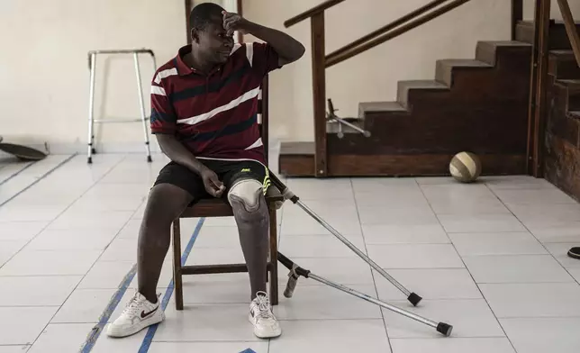 Jerome Jean-Claude Amani, one of many wounded by fighting in the region, tries his prosthetic leg at an orthopedic center run by the Catholic church and supported by Red Cross in Goma, eastern Congo, Friday, Aug. 29, 2025. (AP Photo/Moses Sawasawa)