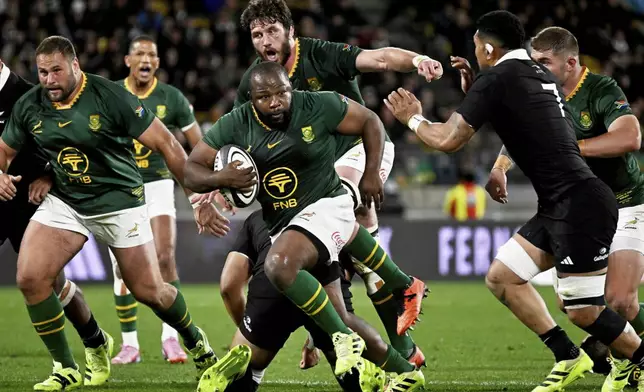 Ox Nche of South Africa runs at the defence during their Rugby Championship test match against the All Blacks in Wellington, New Zealand, Saturday, Sept. 13, 2025. (AP Photo/Masanori Udagawa)