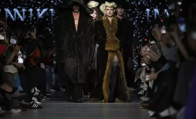 Models wear creations by Russian brand INNIKI on a runway at the Moscow Fashion Week in Moscow, Russia, Friday, Aug. 29, 2025. (AP Photo/Pavel Bednyakov)