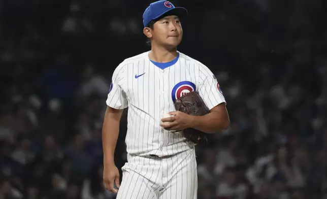 Chicago Cubs starting pitcher Shota Imanaga, of Japan, reacts as he looks at the score board after Atlanta Braves' Eli White hit a solo home run during the fifth inning of a baseball game in Chicago, Tuesday, Sept. 2, 2025. (AP Photo/Nam Y. Huh)