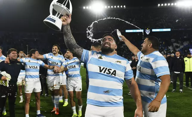 Argentina's Los Pumas players celebrate winning a rugby championship match against New Zealand's All Blacks in Buenos Aires, Argentina, Saturday, Aug. 23, 2025. (AP Photo/Gustavo Garello)