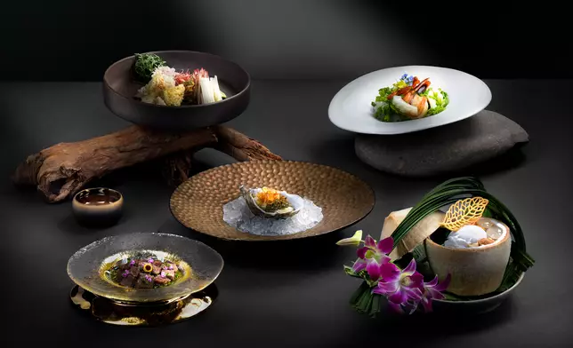 A special seasonal menu celebrating the charisma of Thai spices and produce revives this golden autumn at Saffron, a Michelin-selected Thai restaurant led by Chef Jan Ruangnukulkit.