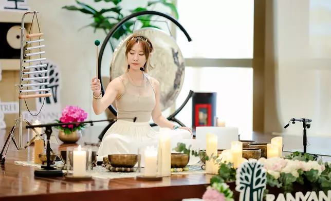 Banyan Tree Spa Macau curates for guests seeking deeper relaxation and inner peace a nocturnal programme – Lunar Serenity: Mid-autumn Wellness Retreat – a multisensory combination of calming progression.