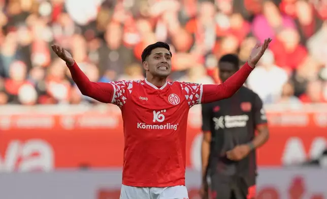 Mainz's Nadiem Amiri reacts during the German Bundesliga soccer match between FSV Mainz 05 and Bayer 04 Leverkusen, in Mainz, Germany, Saturday, Oct. 18, 2025. (AP Photo/Michael Probst)