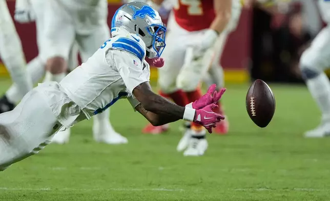 Detroit Lions wide receiver Jameson Williams is unable to catch a pass on fourth down during the second half of an NFL football game against the Kansas City Chiefs Sunday, Oct. 12, 2025, in Kansas City, Mo. (AP Photo/Charlie Riedel)