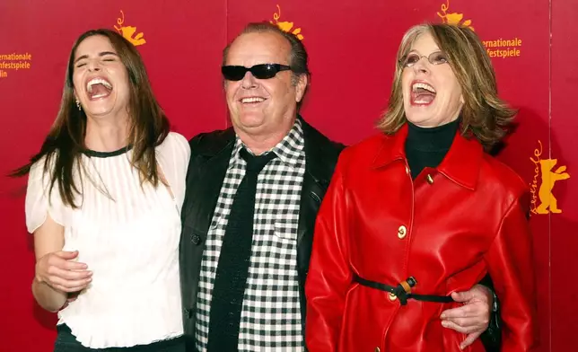 FILE - Amanda Peet, from left, Jack Nicholson, and Diane Keaton appear during a photocall for their film "Something's Gotta Give" at the 54th Berlinale International film festival in Berlin on Feb. 6, 2004. (AP Photo/ Jan Bauer, File)